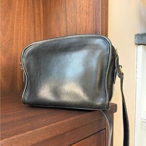 Vintage Coach Metropolis  9087 Black Leather Brass Crossbody  (Costa Rica)